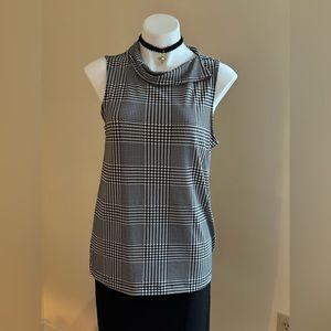 Banana Republic Silky Black & White Sleeveless folded Collar  Top SZ M Good Cond